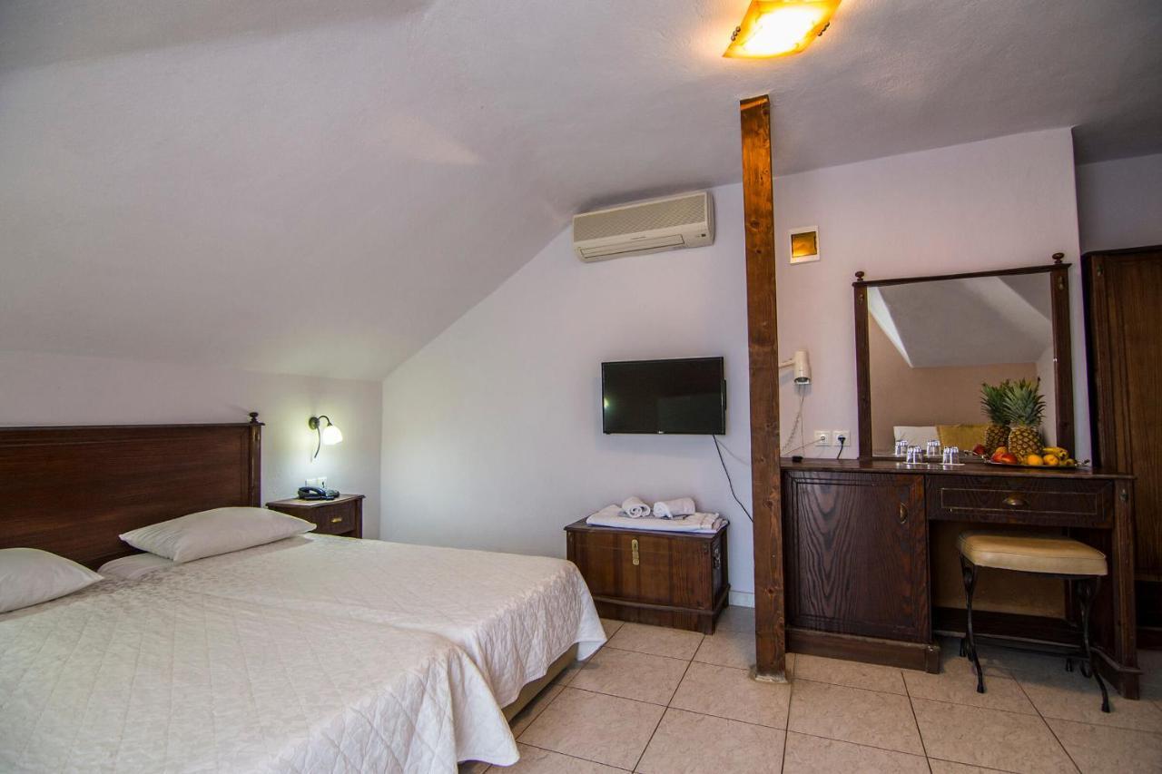 Rihios Hotel Stavros  Eksteriør billede